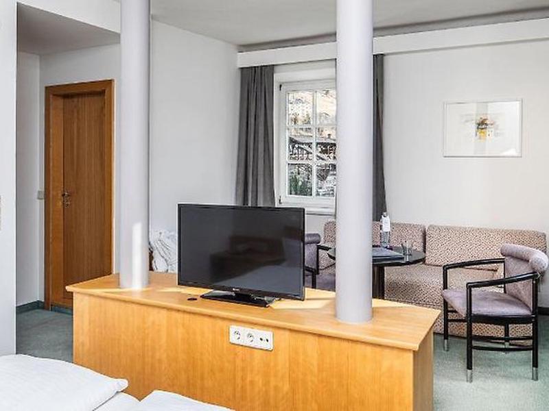 7993E53CA78D5AAA606145E76D34958E