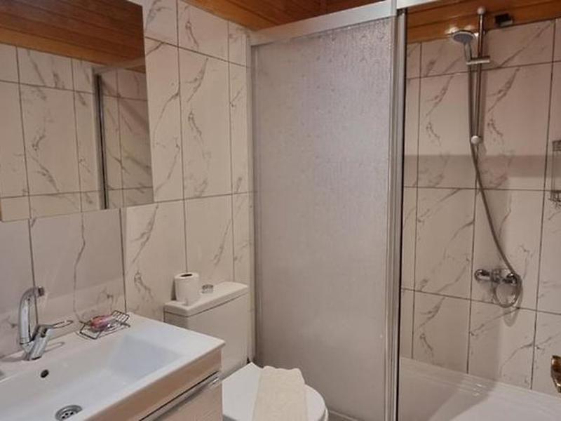 95A9206BA3F63BF69DB927D23DB3F4DD