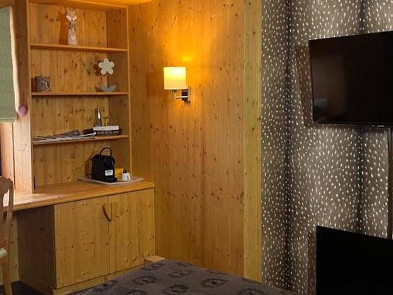 76309045AAE08C119D388F0A50C8C998