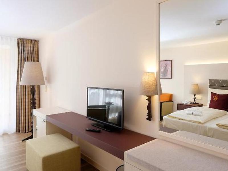 8A8E19B2C07200EDADC02BDD507C1CF1