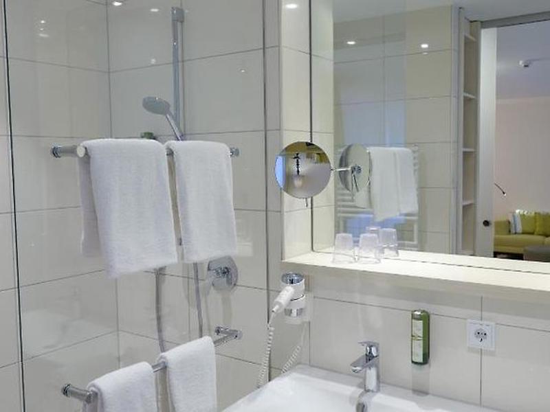 F7C83D3AAA4F945765EFD33A7E2A7BD8