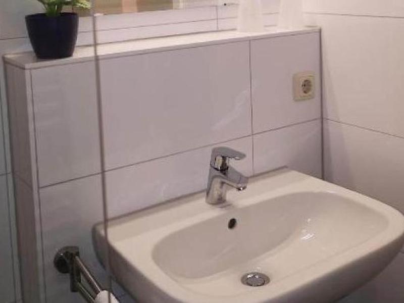 C51411E2335F438184F175C6B42AB512