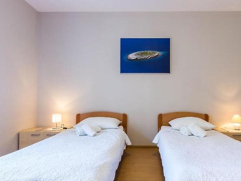 E39C1D0DC975A375D9513811C75009BA