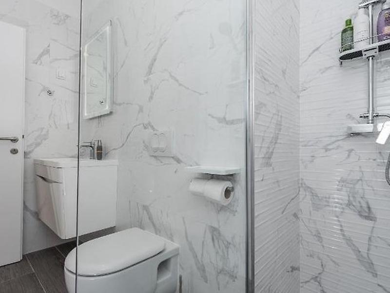 EAB33C8C7B3F401ED1AA6BC98444636C