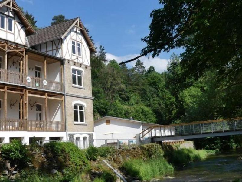 FDF48DB2EFEBE6B7AB8E885AE42DB303