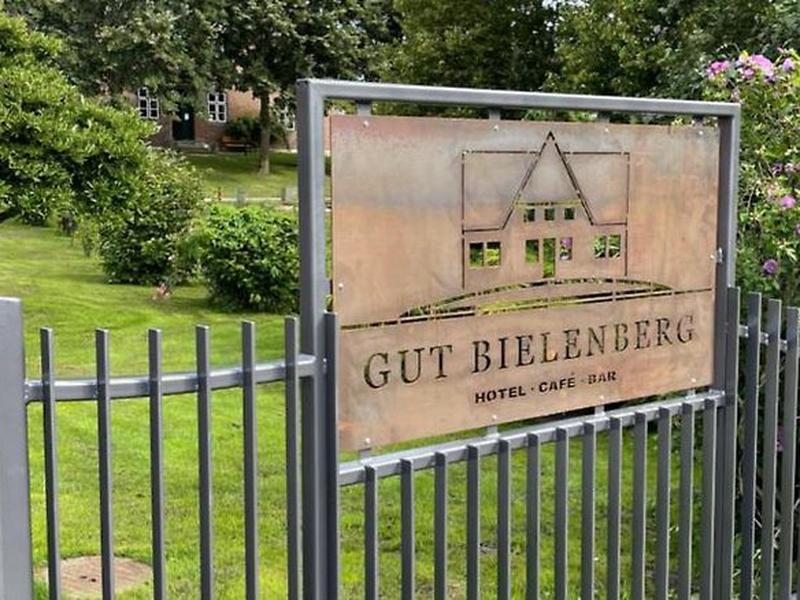 F851A3D83067BEF61162F3020AB755BE