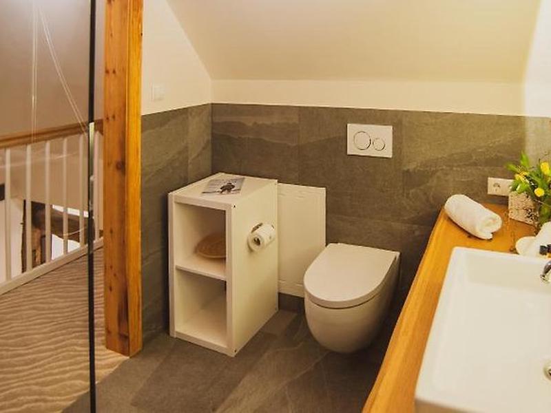 5997E5AAC65D9BE35A08CDBE8224BC19