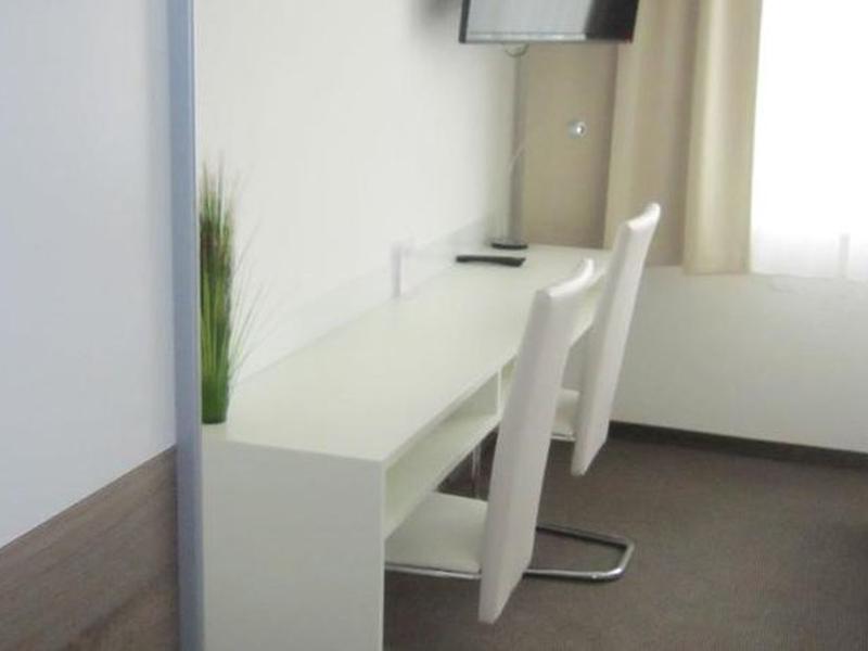 33D76D805A403DEC7B75D0FFBA9BC14E