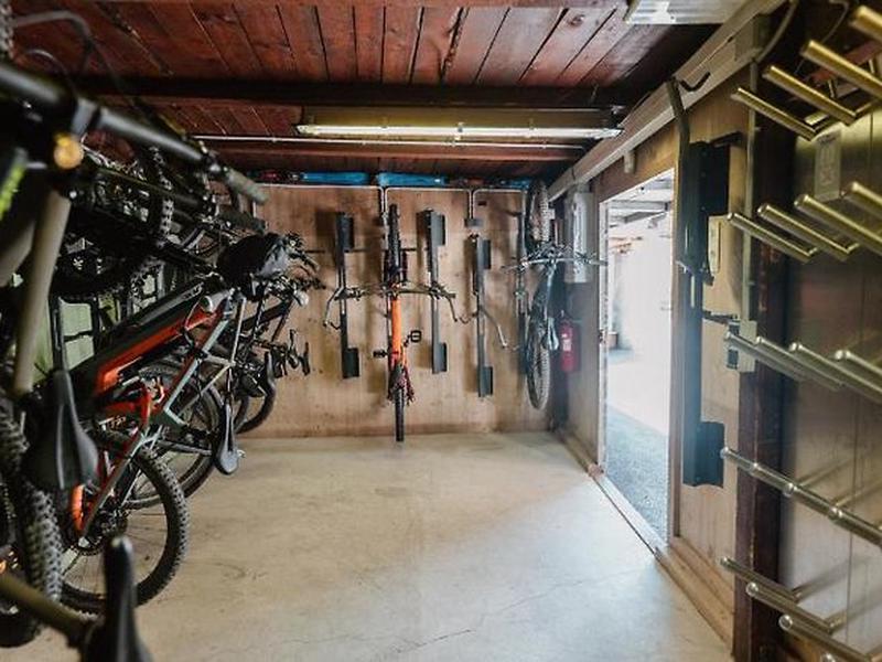 B7DBC884EEB9DAF68F6C787807D99AE4