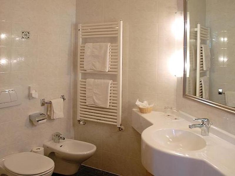 28AA1FF6B8113837DCBB0B7270E995F2