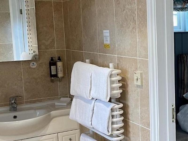 6067F559F3EB5AF3D6829410E5F804A4