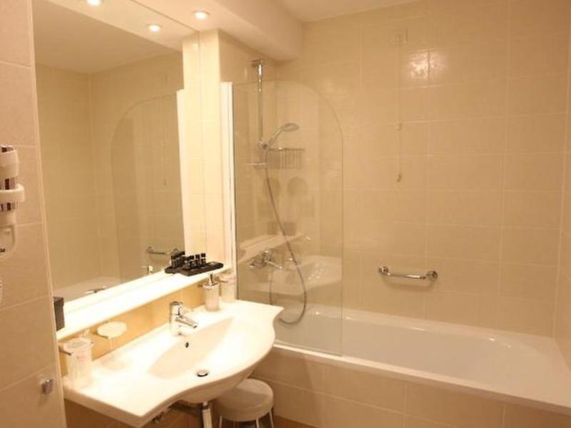 3F16A2398A5052778EB819CC688955C9