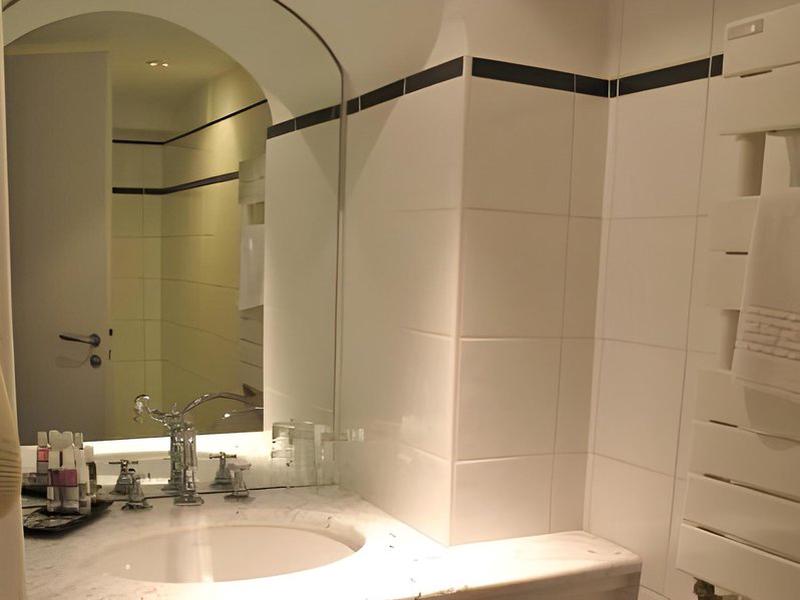 E28C8B1C340404D05B89F3F4A1750138