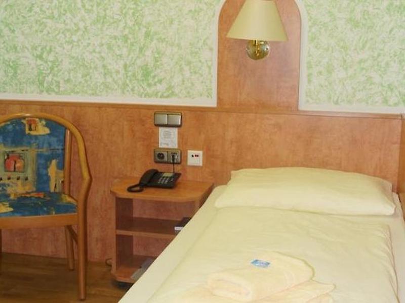 A3877E72A5F3C3237BF3CE070F5A1BAD