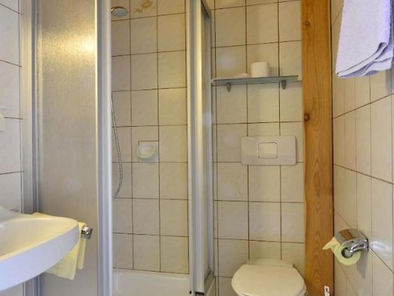 9421645D7E7AD848EF9DBF54CC02B052