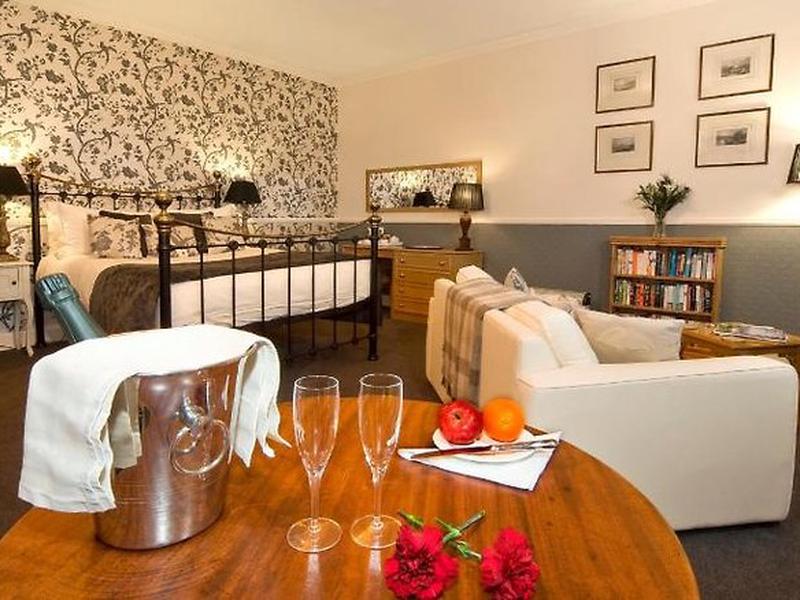 BCAF87C54D0253DC2BB2E55B9A6ABD8C