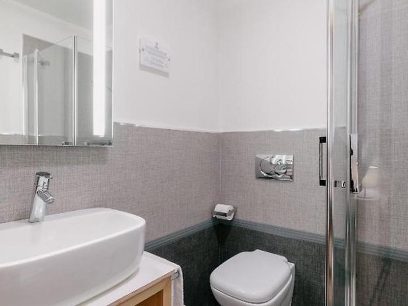 B1025C42F696CBA50F055BE636C88199