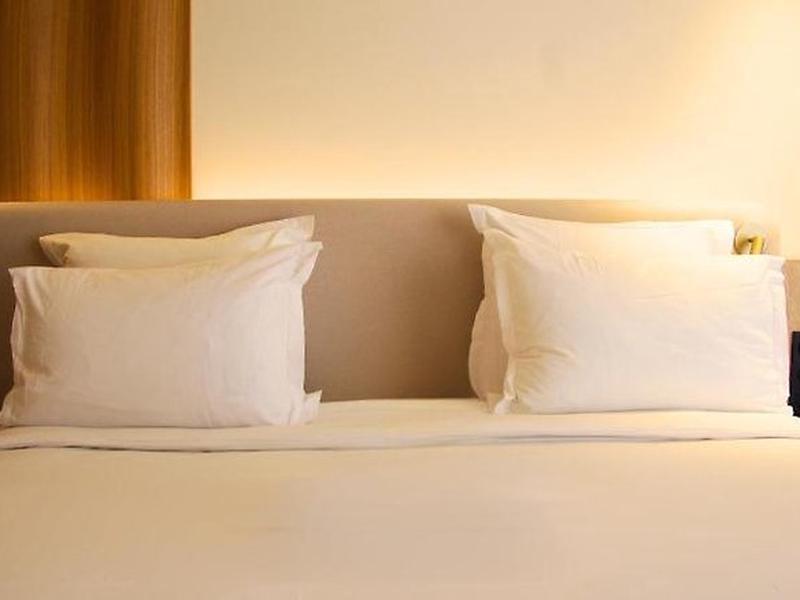 7A66FDBCE402206A30A18A558C8B90D2