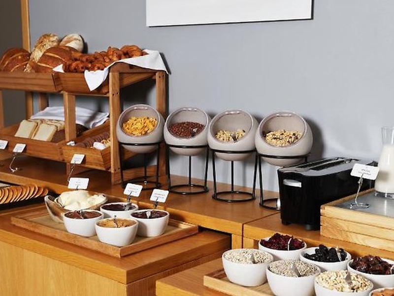 707AC7D64C43BA9852967121900C3D0A