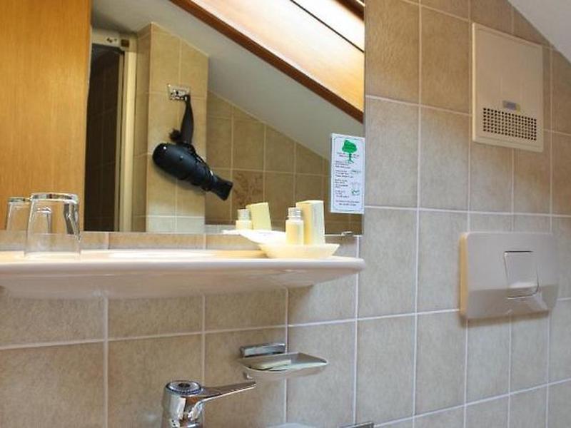 4B5F65CA3283C98A8F6C9CA30C5B82C3