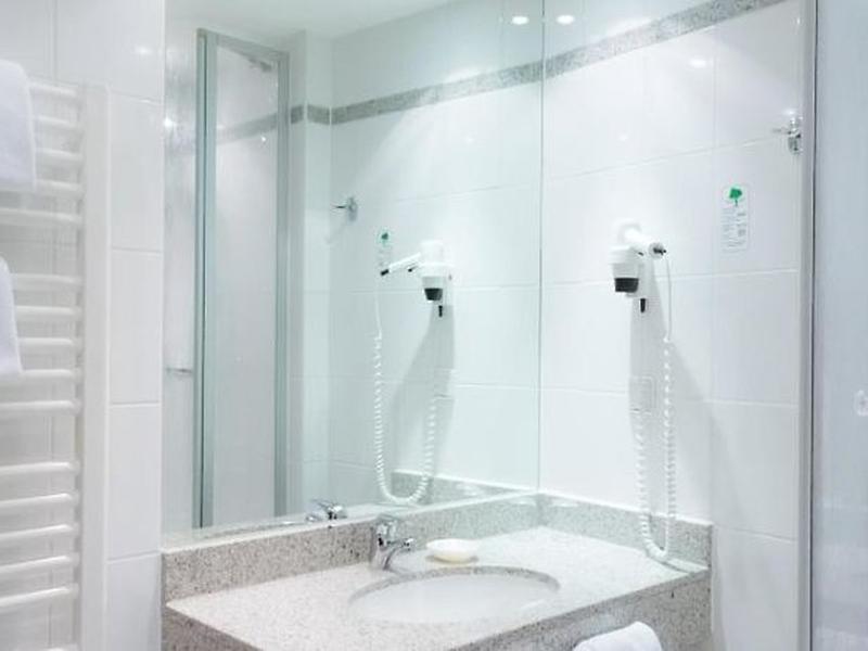 F9BF51928433FB62EEB5BDF50F154F76