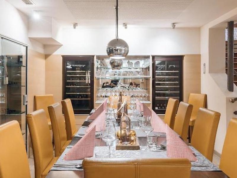 77AD91104F4EA8E1958A84BBD7D572E5