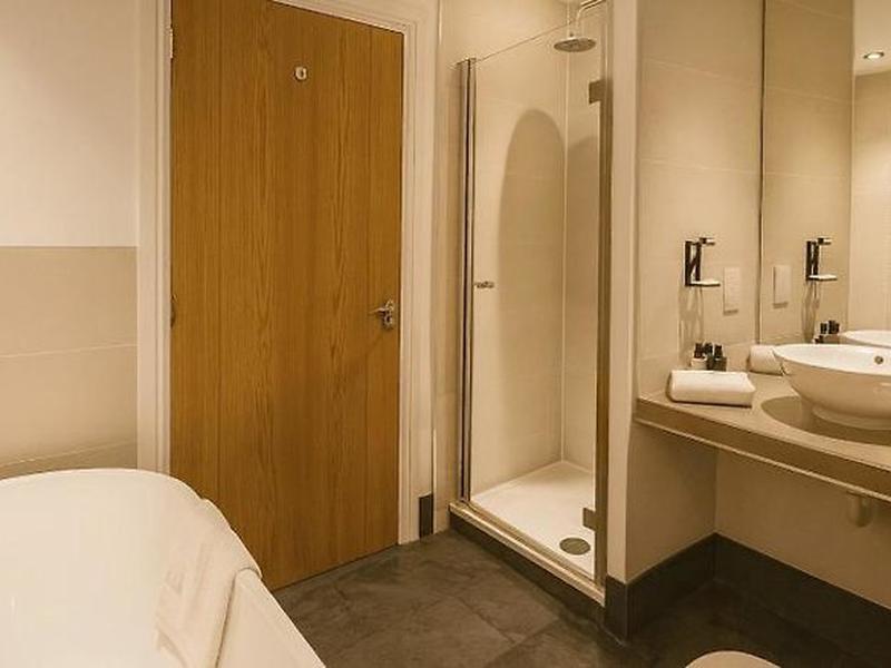 6D8DFB5F9594E88599C57D3C22445D53