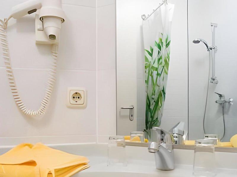 5FE81555843AAF5DE8302EA66330C5B6