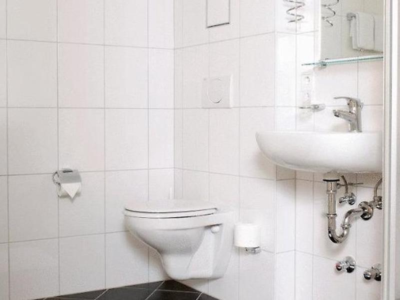 40D7FCF6F9F69BC18D3EC5854D50904B