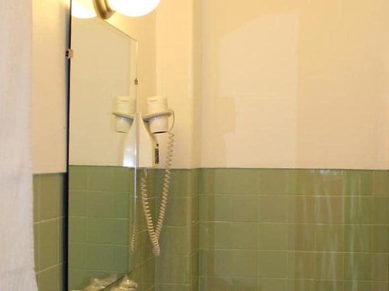 8111F5D0DE05962C909D6B955A6D4C37