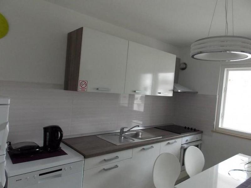 0B09037D4B8E9C744FF7AD46C658836E