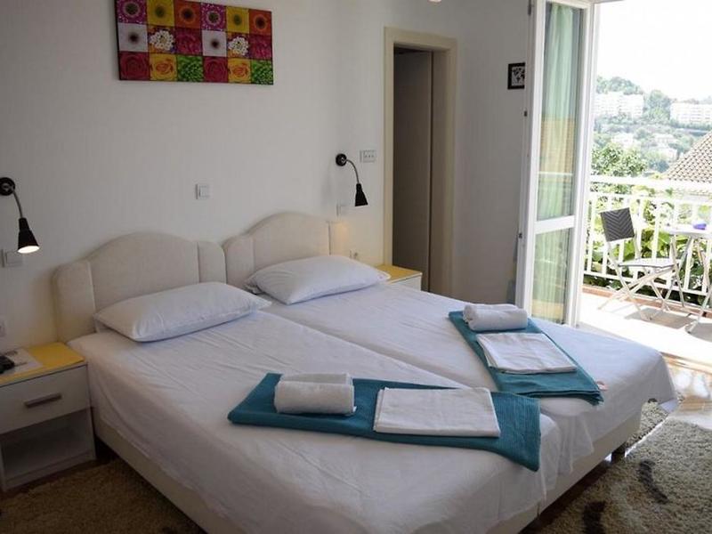 4D057207C9A68E7E9C8117EDAB1AB012