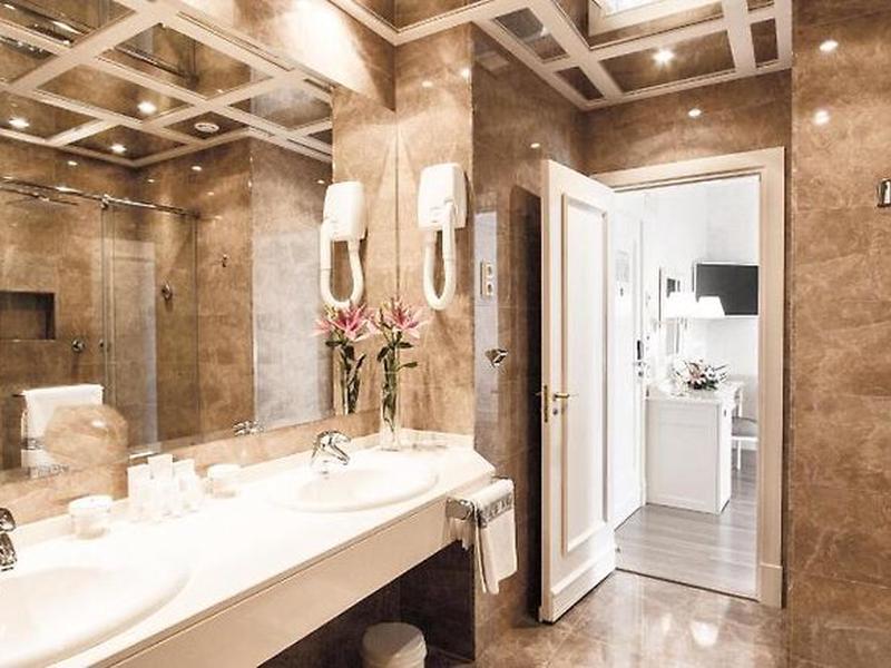 F7FEB181BF9D4F4380FDA9A9C9823827