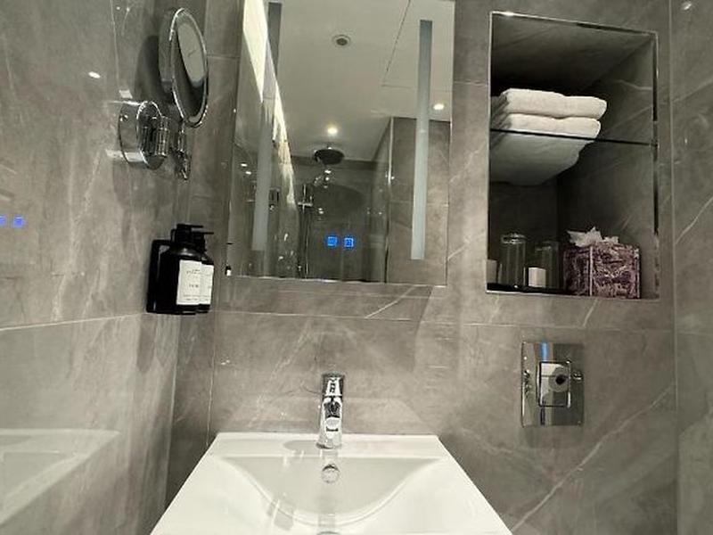 1E22FA0013A2AE070B511F0D51E78B38