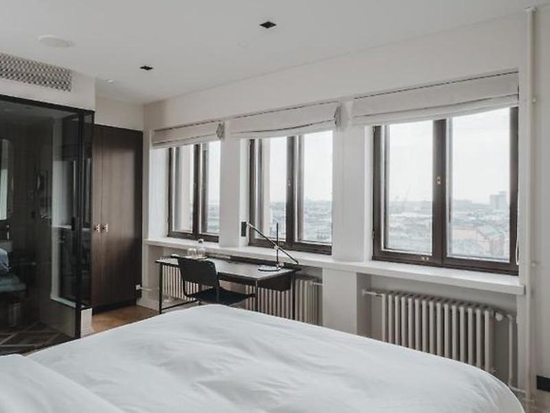 3D8FD3557B4E24A48354384B89B82C92