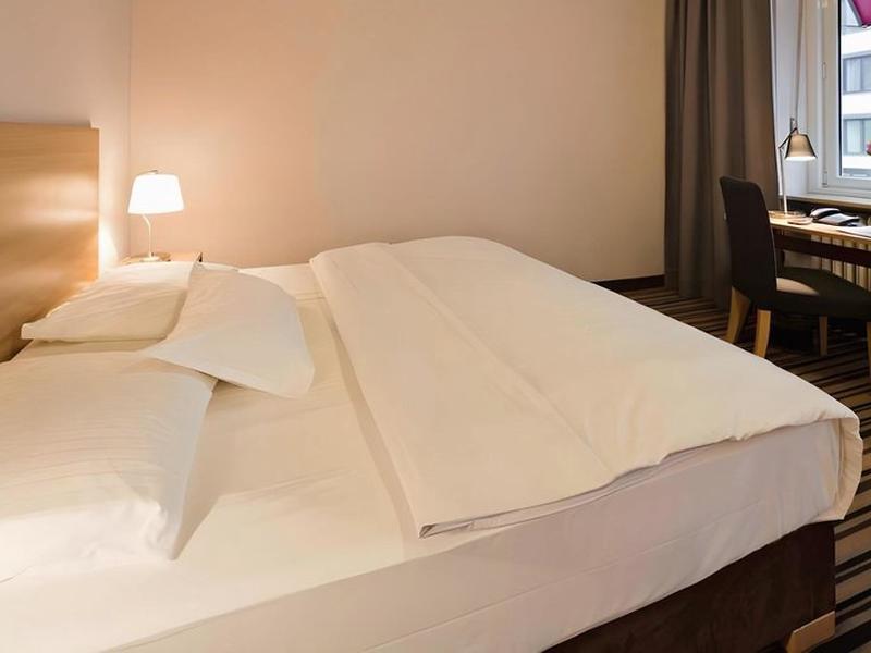 44928D6EAA2B812595755B01105D3598