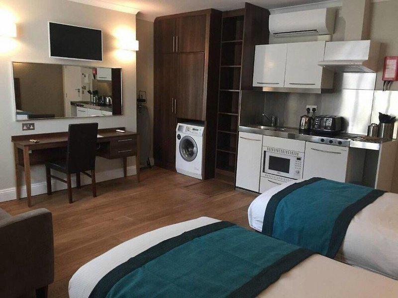 AADDA7E2784D31DA3F9FC94707BC156F