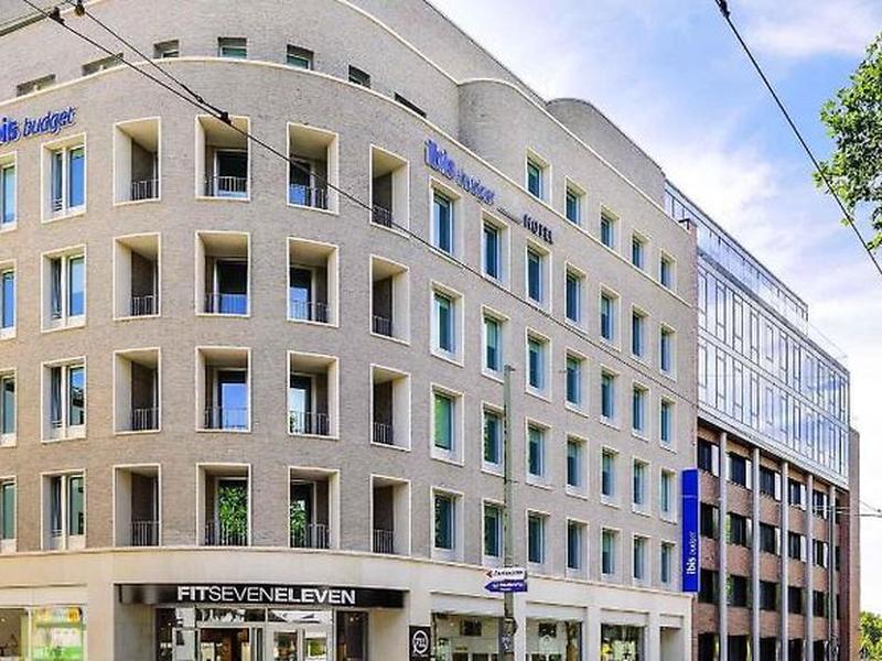 40BBDBD5710AABBA8815E86F26D579F9