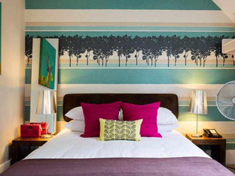 EB7CCE395C58E3BD377B2A98D614A746