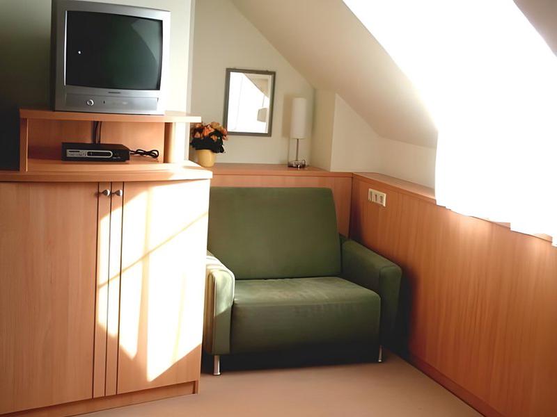 EBFB87AC773ED0722040271A9ED0E903