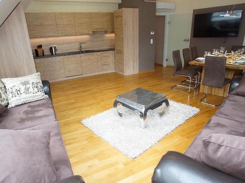 E370A48432B2781799C11F4538DAA39E