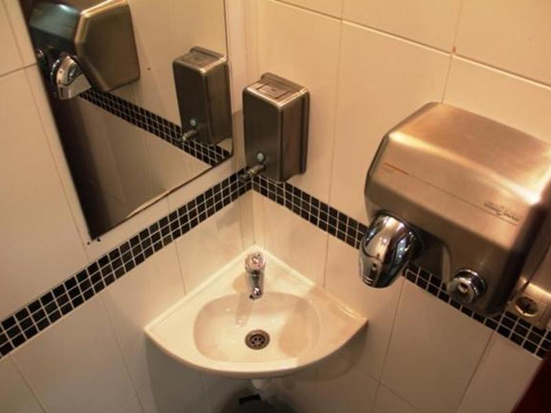 40B114DABAAD085A11B4E7E602615141