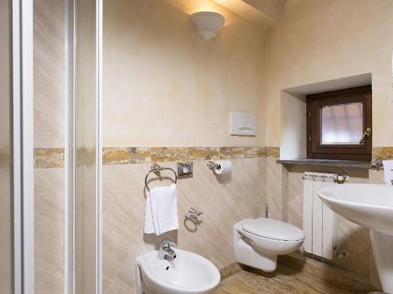 2C276862108342D700C4286D3CE2F4F0