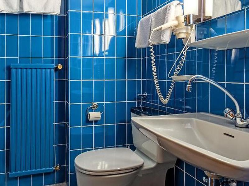 31913DF879712147E4EAA5E2D921D697