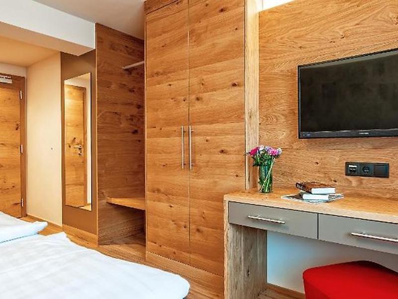 AE3B82BBA46CA7F6DDBEAAC500D2E36C