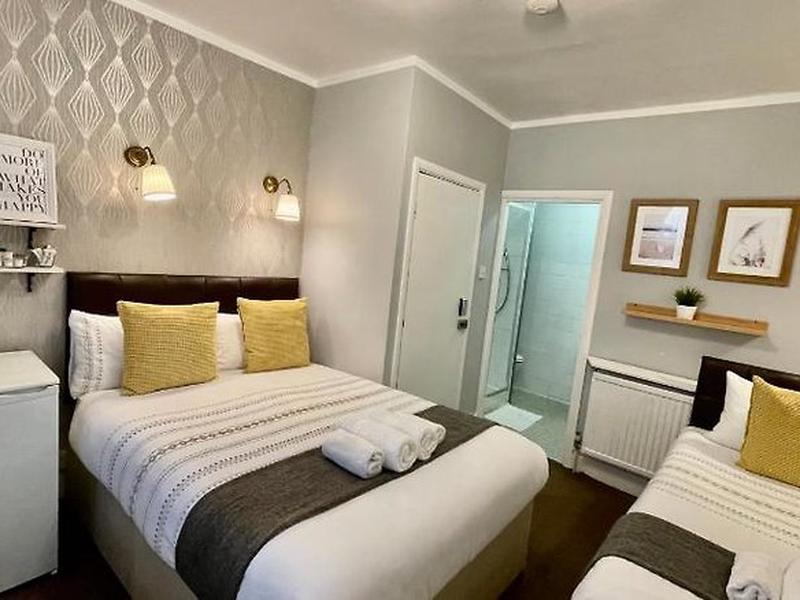 2E82FBFFF9CBC9838233F9DC0458674F