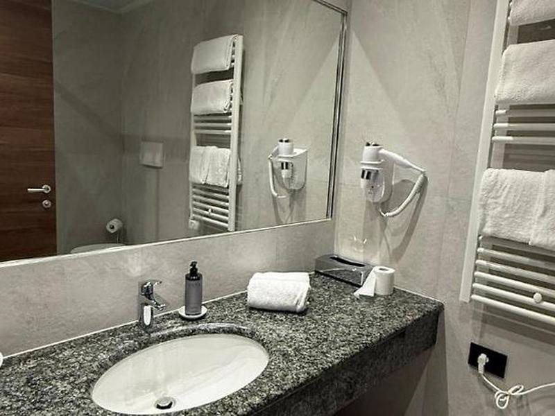 71C4C1C120989D7236538EE75946C4FE