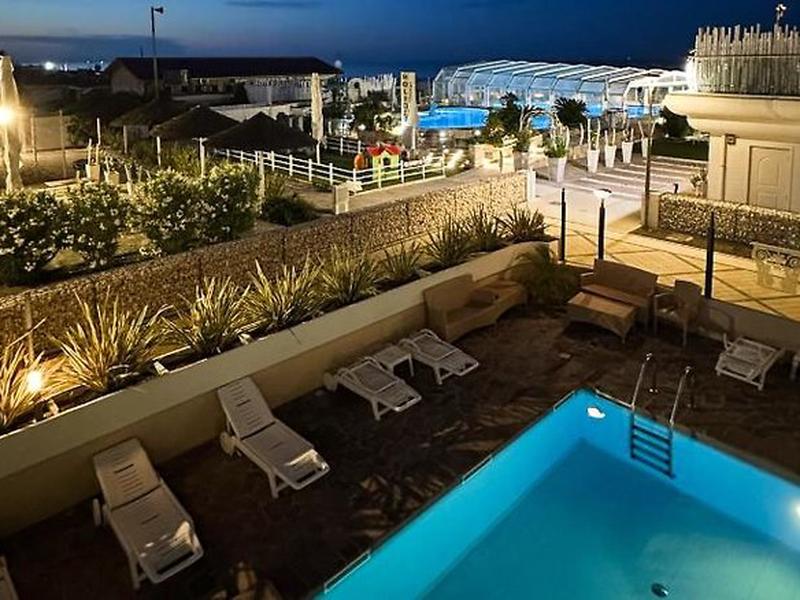 6C3D338C2CB79A6F63F17244854BFC7E