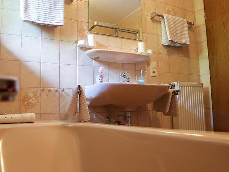 215E35F11B5ADA4E2C8415181421A71D