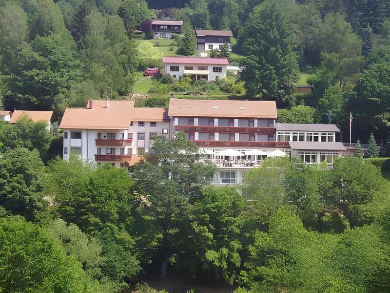 9F2EE9F0F54A38C15BD15A84CD51EC95